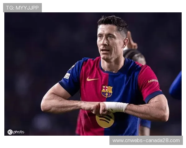 巴萨三球击退劲敌拉什福德闪耀莱万再现锋芒静待国家德比来临